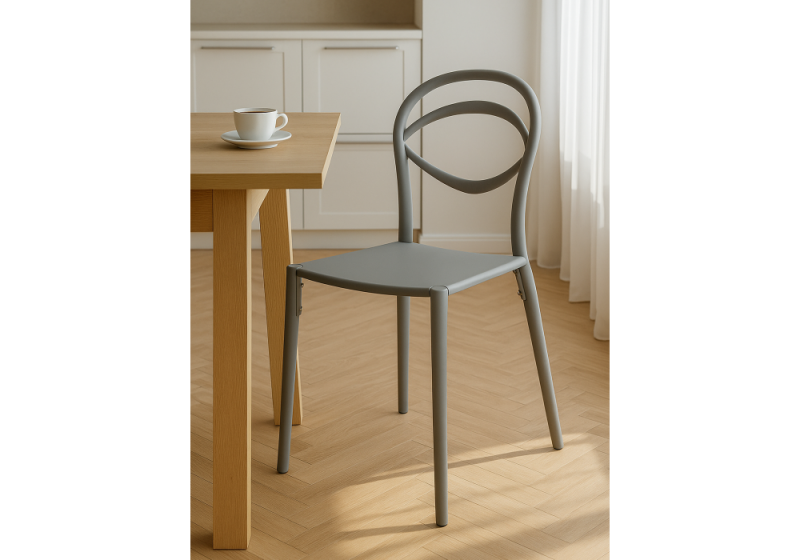 Пластиковый стул Simple gray (44x55x85)